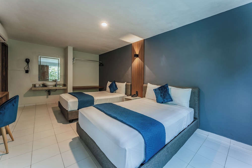 Standard Room, 2 Double Beds photo 2