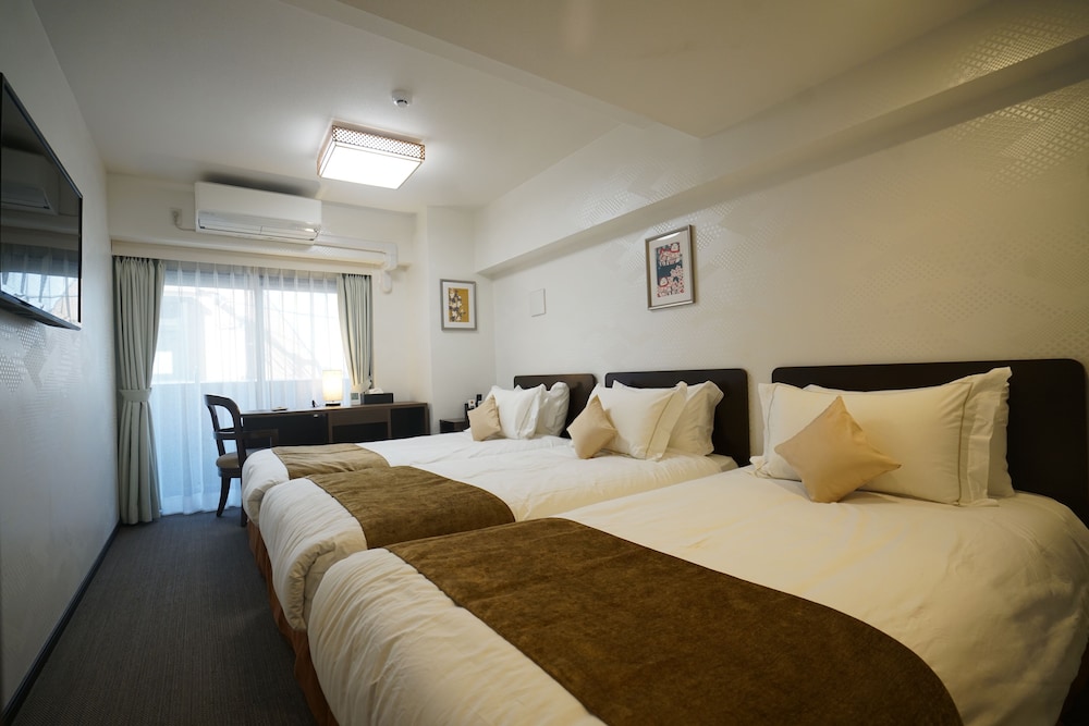 Premium Triple Room, Non Smoking, Kitchen photo 1