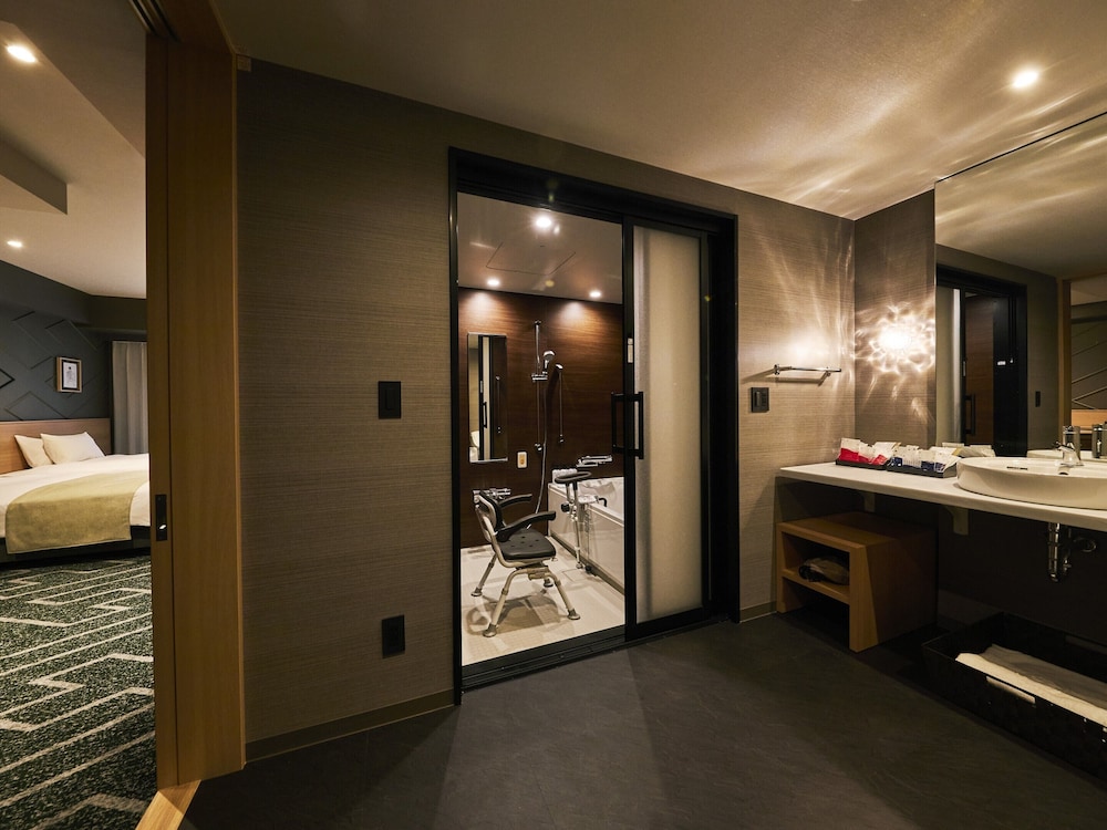 Accessible Twin Room photo 2