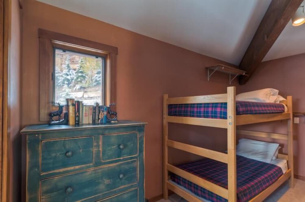 Family House, 5 Bedrooms, Mountainside