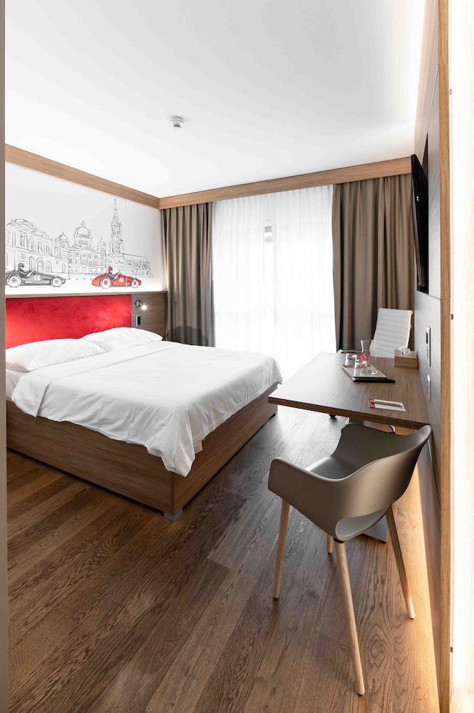 Deluxe Room, 1 Queen Bed, Kitchen