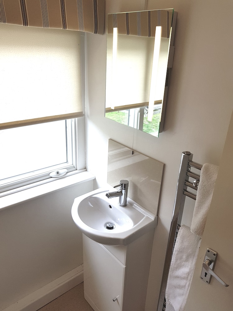 Standard Double Room, Ensuite - Photo 8