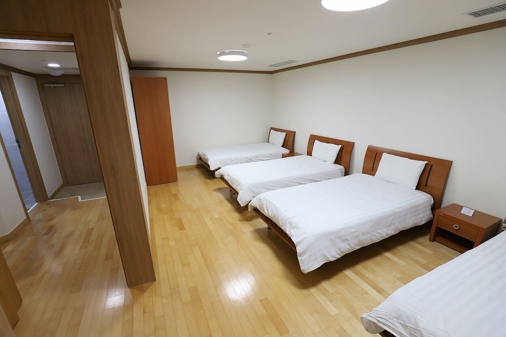 Family Quadruple Room - Photo 1