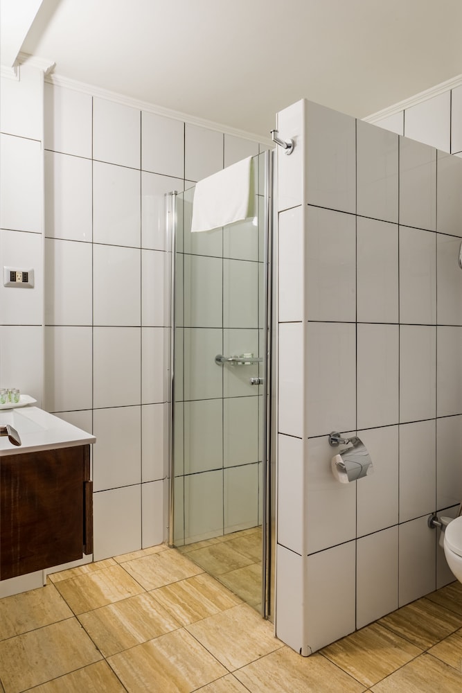 Executive Double Room - Photo 9