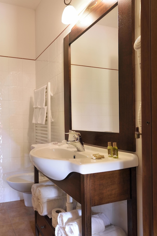 Economy Double Or Twin Room photo 3