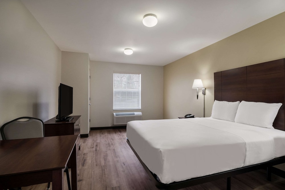Room, 1 Queen Bed, Non Smoking (Renovated)