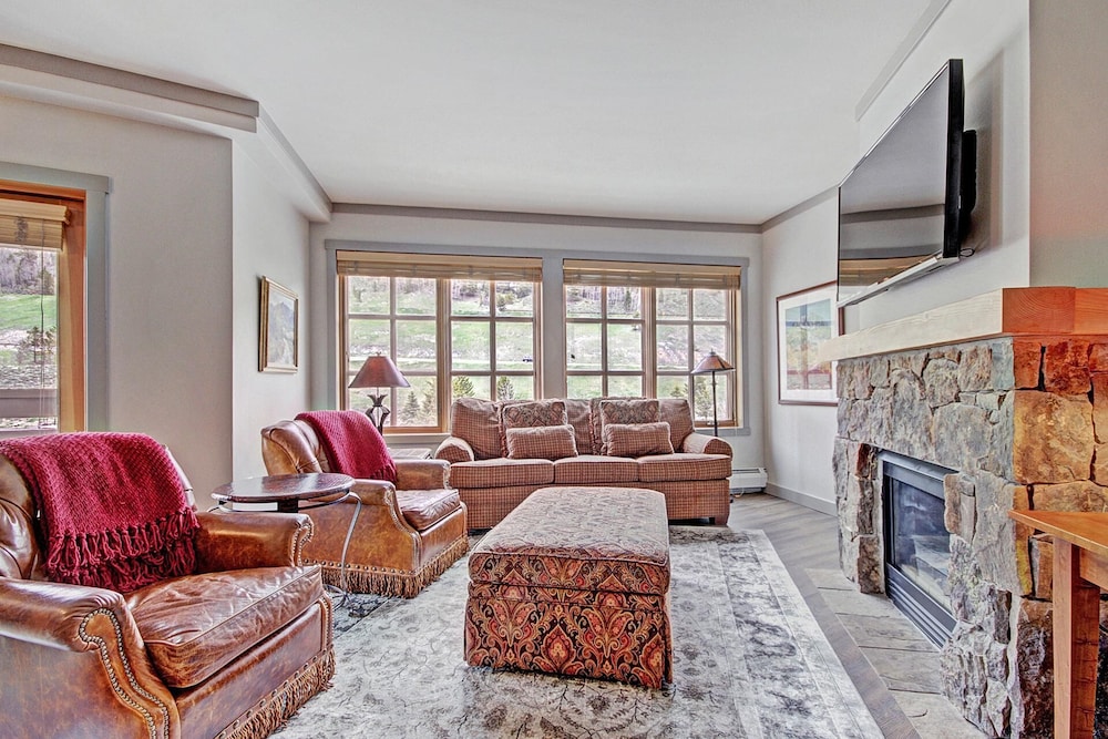 Condo, 2 Bedrooms