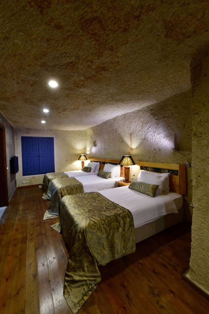 Deluxe Triple Room (Cave) - Photo 9