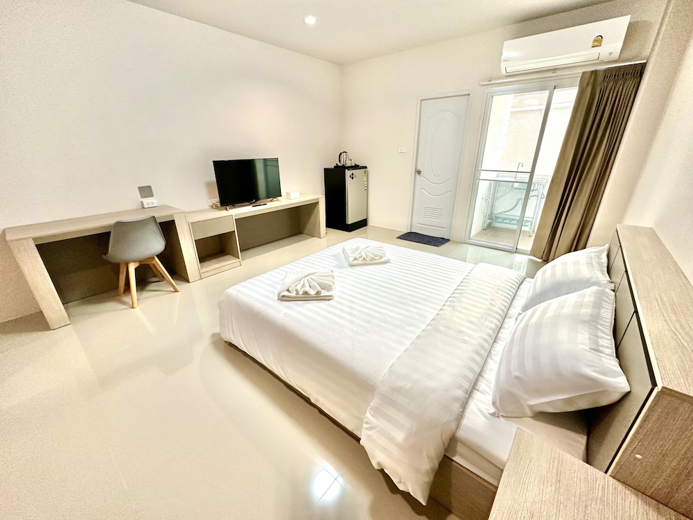 Basic Apartment, 1 Queen Bed photo 1