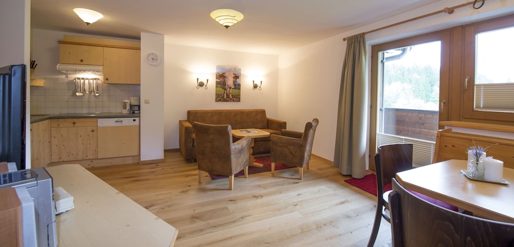 Apartment, 1 Bedroom, Balcony, Mountain View photo 2