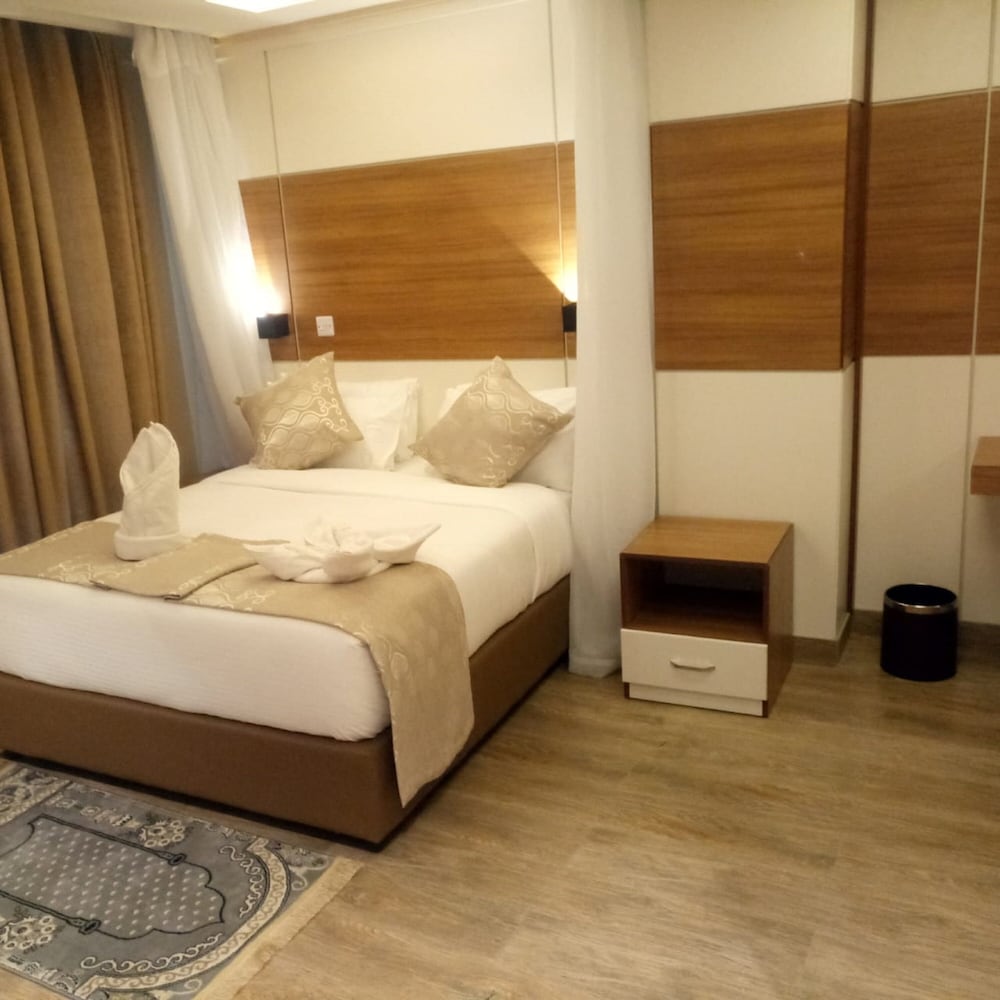 Deluxe Room - Photo 4