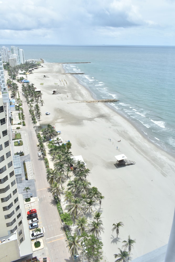 Luxury Room, 1 King Bed, Ocean View - Photo 5