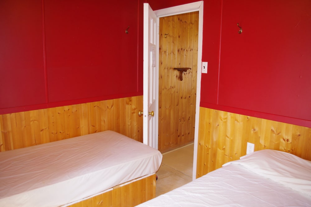 Basic Cabin, 1 Bedroom (Chalet 2) photo 2