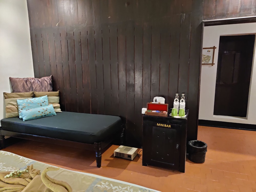 Elegant Cottage - Photo 12