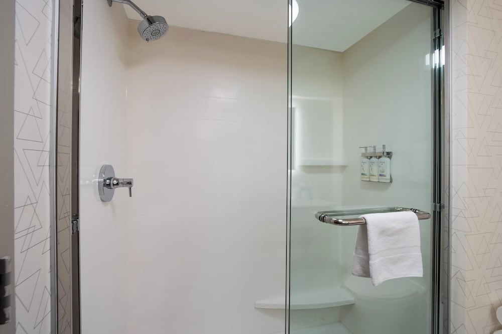 Suite, 1 King Bed, Accessible (Communications) - Photo 7