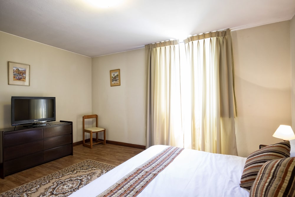 Senior Apartment, 1 Queen Bed