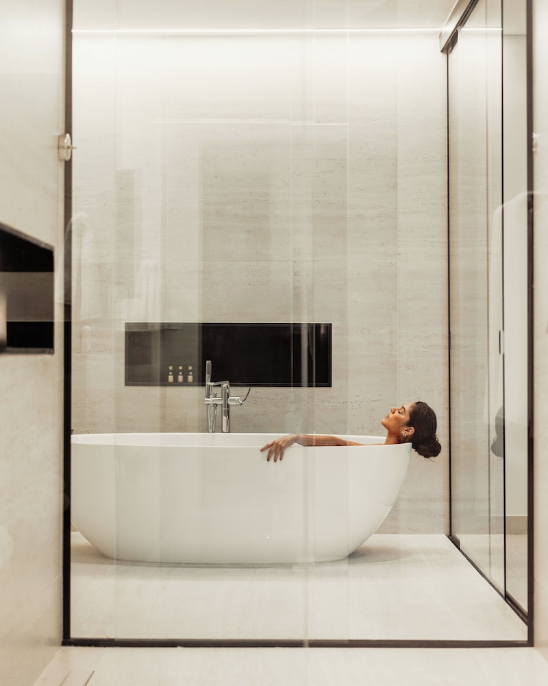 Luxury Room, Bathtub, Golf View - Photo 10