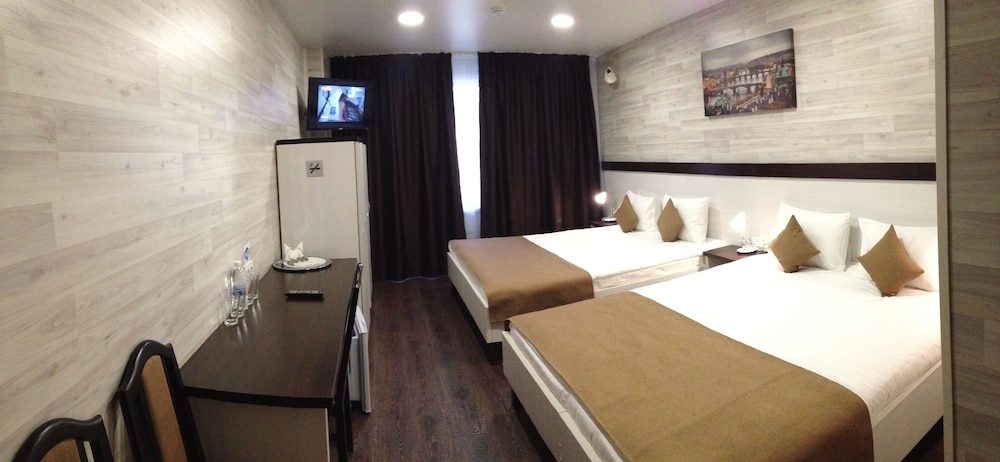 Family Quadruple Room, Balcony photo 2