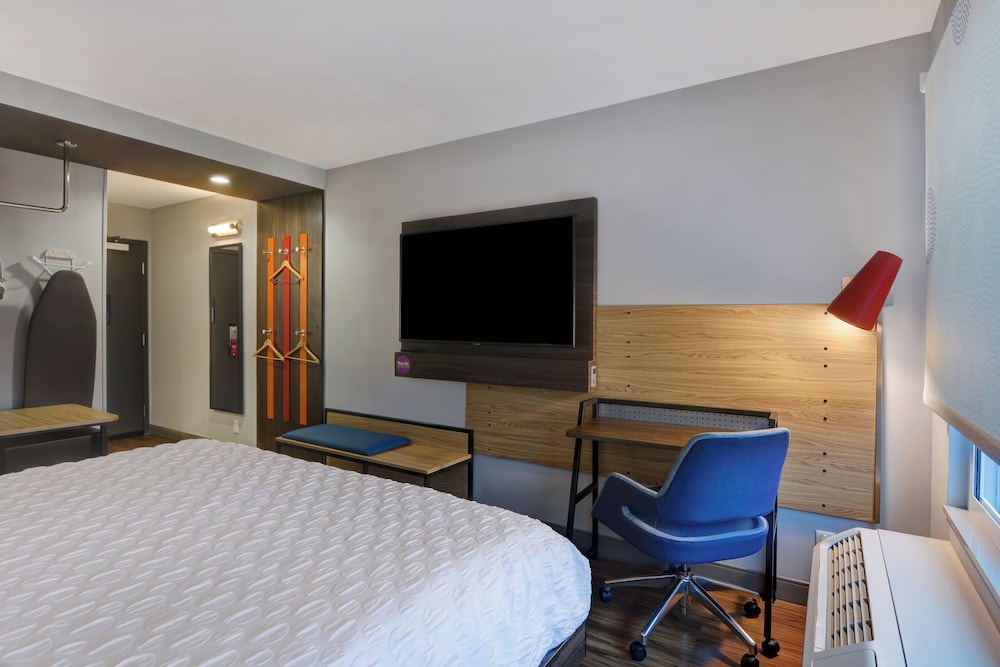 Room, 1 King Bed, Accessible (Hearing)