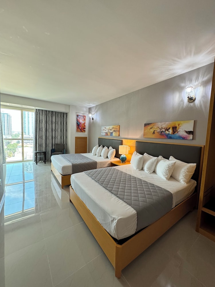 Deluxe Suite - Photo 1