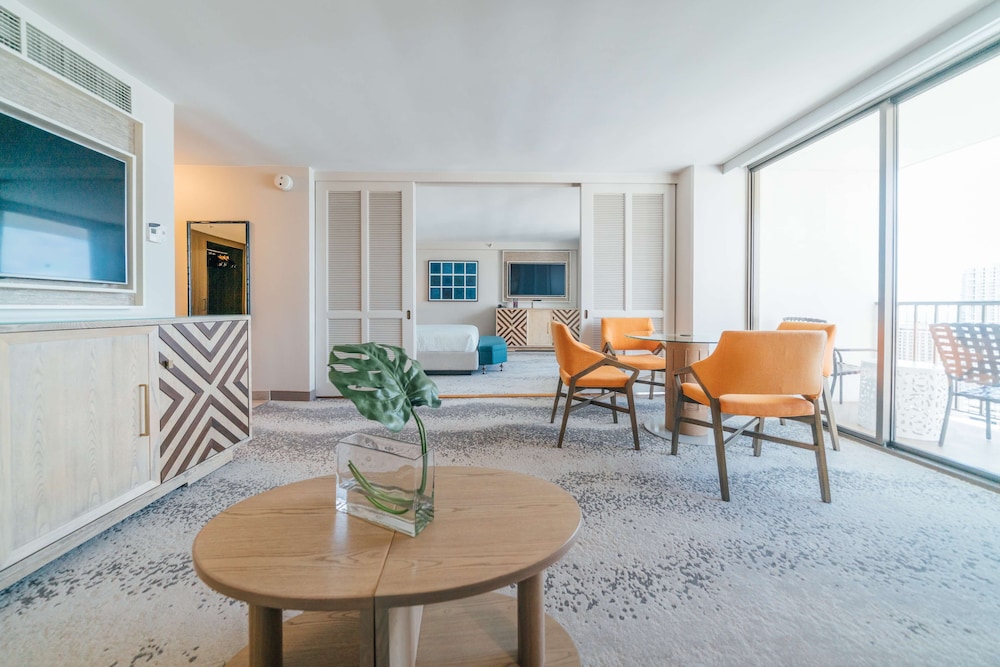 Suite, 1 Bedroom, Ocean View (1 King Bed)