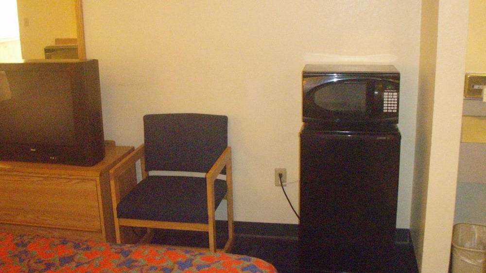 Standard Room, 1 King Bed, Smoking photo 2