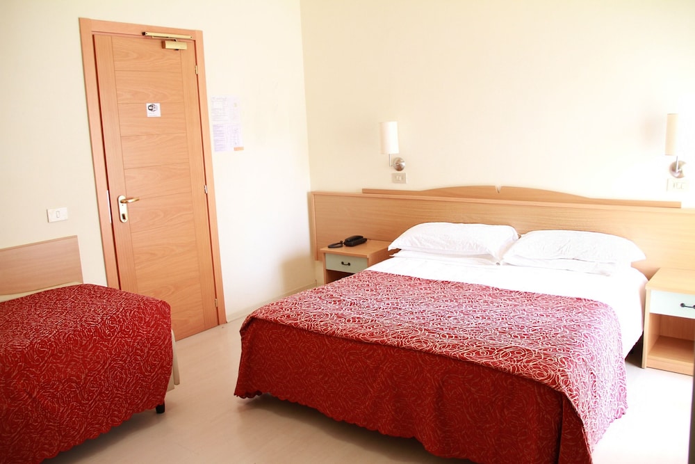 Triple Room - Photo 2