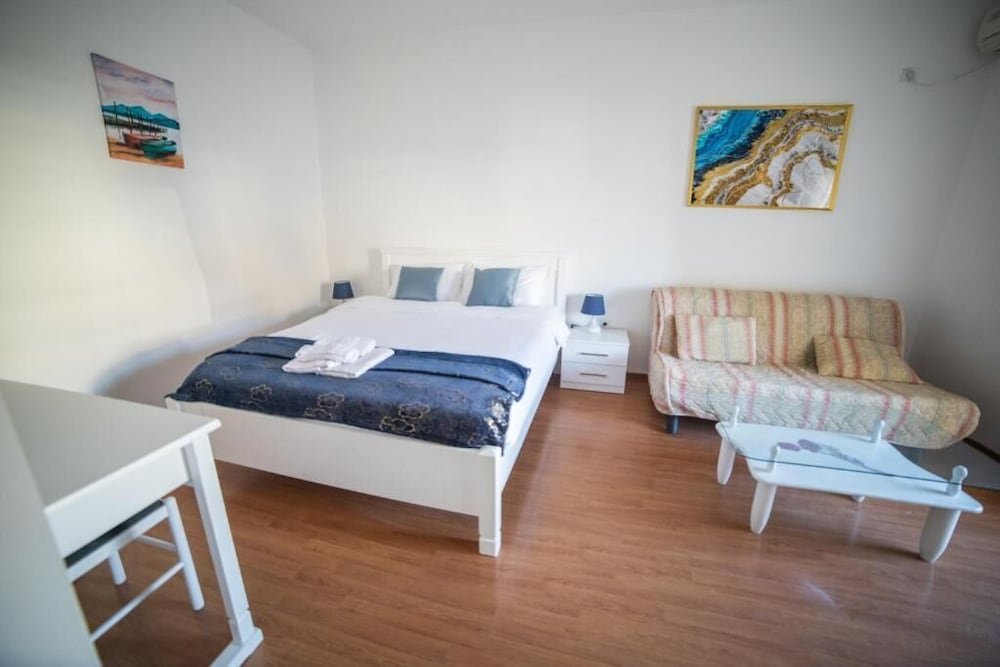 Basic Apartment