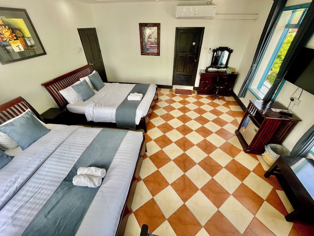 Family Quadruple Room, City View - Photo 7