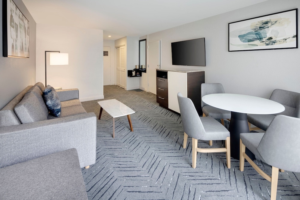 Suite, 1 Bedroom photo 1