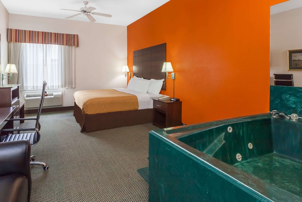 Deluxe Studio Suite, 1 King Bed, Non Smoking - Photo 7