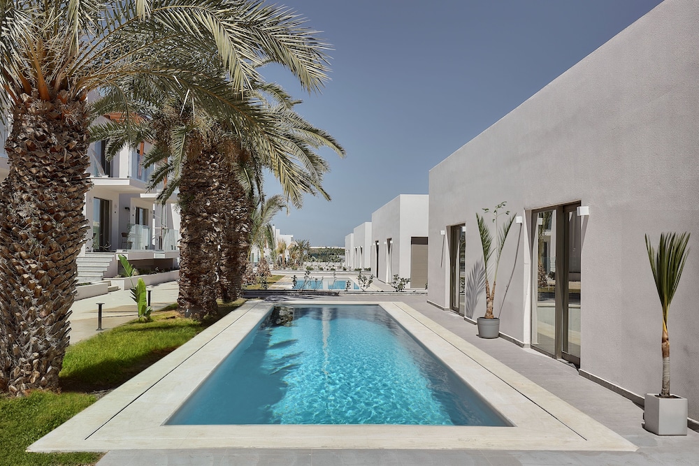 Double Swim Up Room - Photo 3