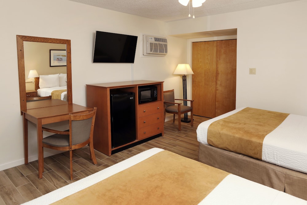 Deluxe Room, 2 Queen Beds (Motel Room with Ocean or Pool view) photo 1