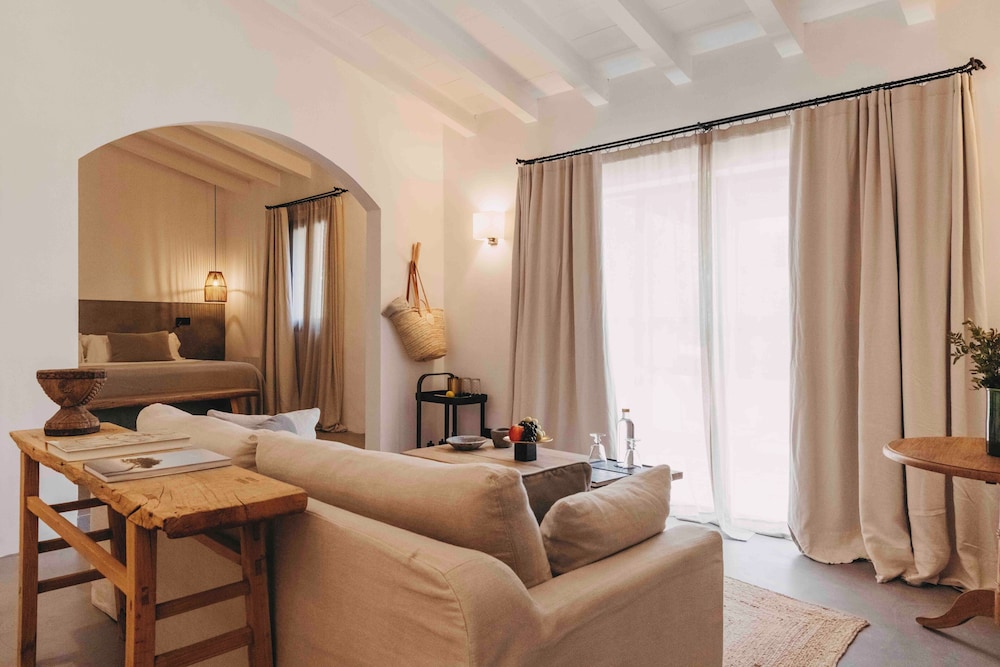 Deluxe Suite - Photo 3