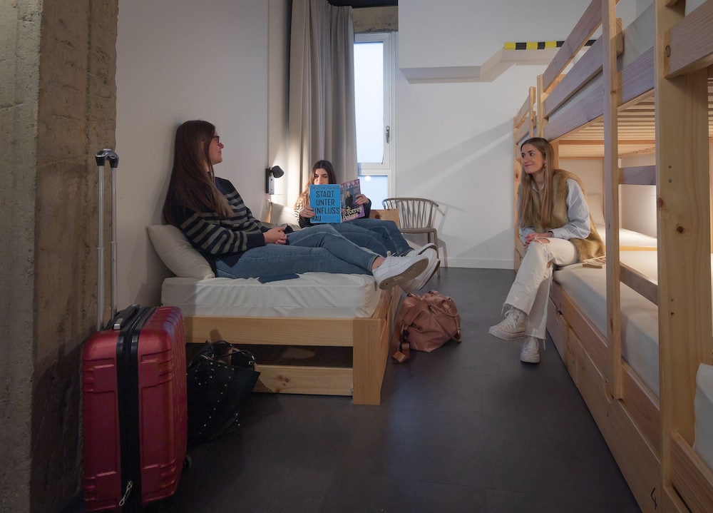 Room, Private Bathroom (7 people) - Photo 4