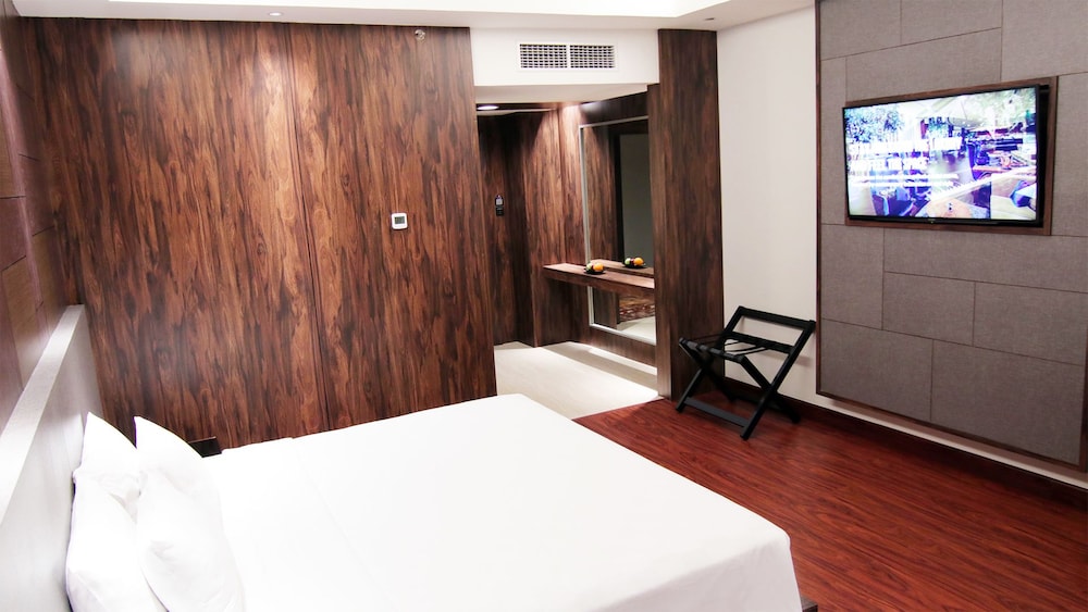 Deluxe include New Year Eve Dinner for 2 persons photo 1