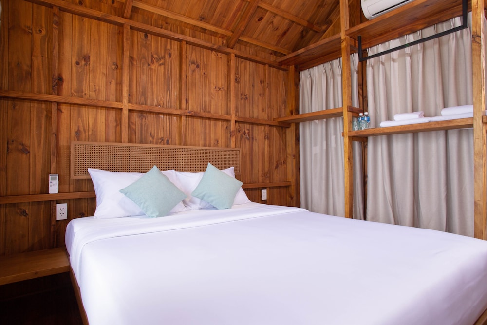 Seaview Couple Beach Hut photo 3