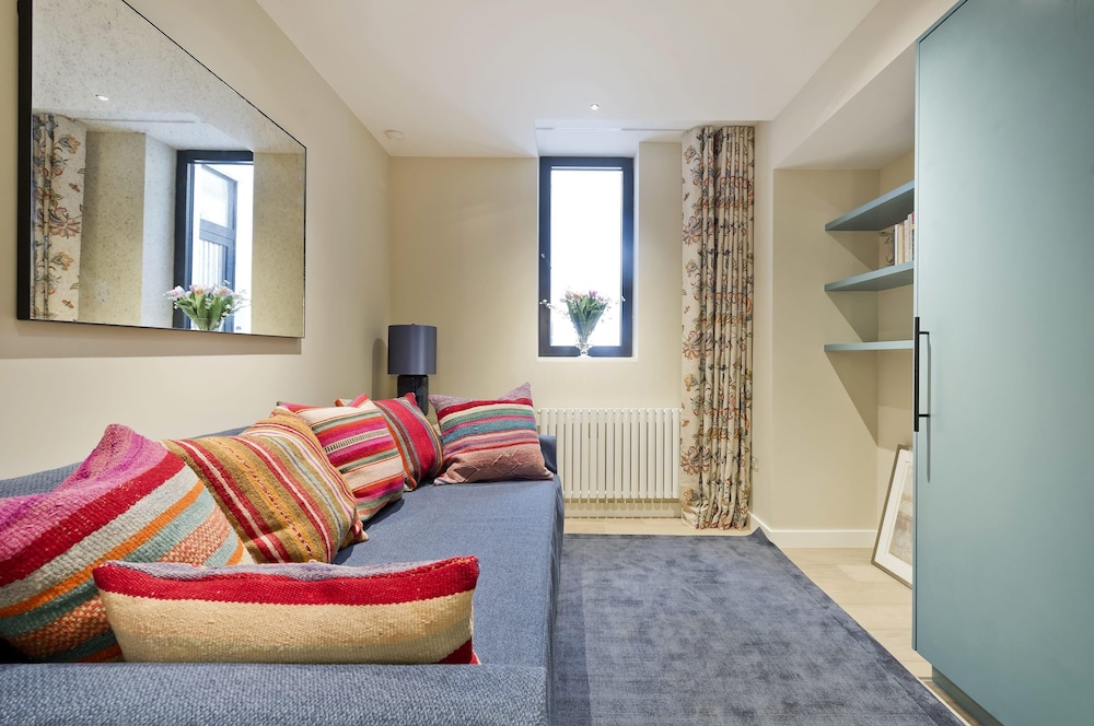 Stunning 5 bed Fulham Home w Indoor Pool Sauna and Private Garden, Photo 29