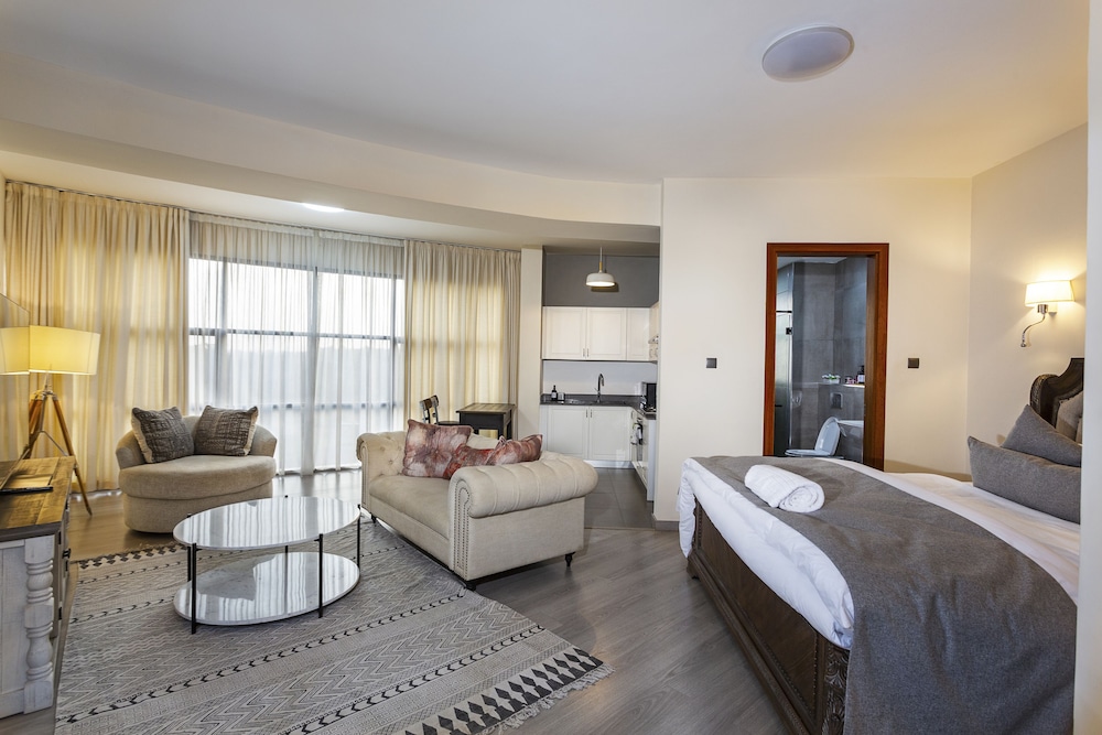 Executive Studio Suite
