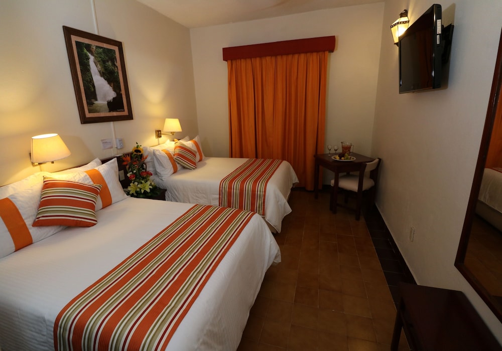 Room (Dog Friendly)