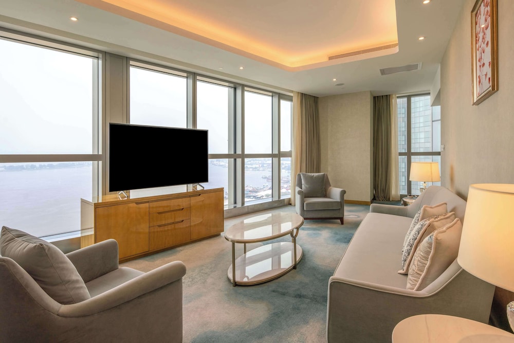 Suite, 1 King Bed, River View photo 1