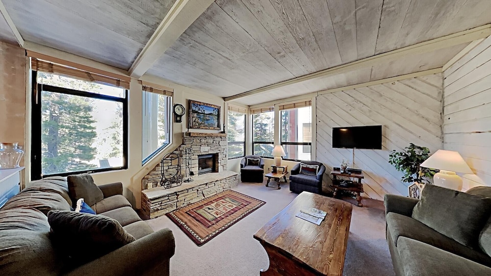 Condo, 2 Bedrooms