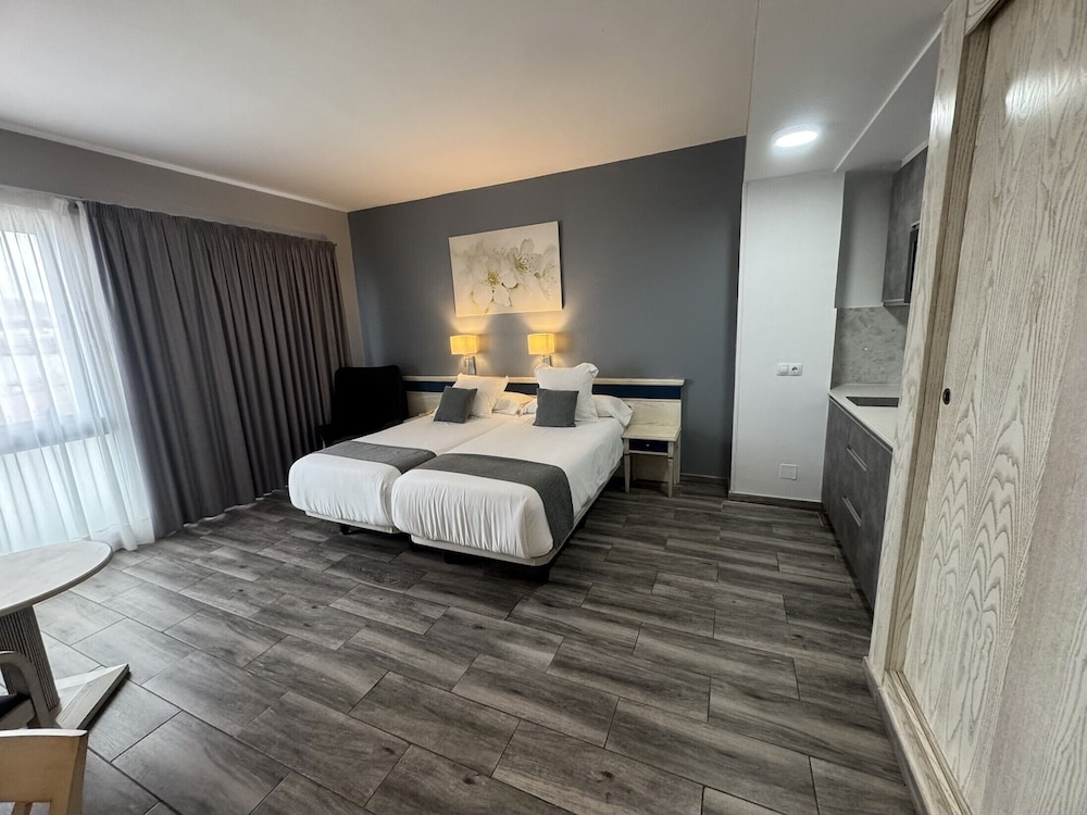 Standard Triple Room, Sea View - Photo 5