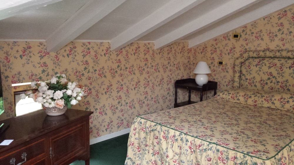 Standard Double Room - Attic photo 3