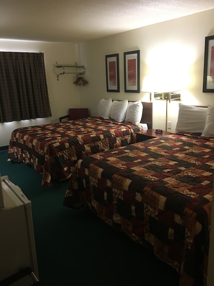 Room, 2 Queen Beds photo 3
