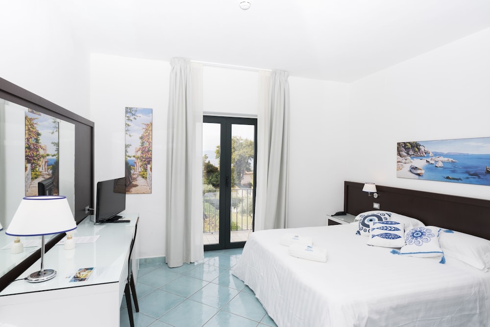 Deluxe Double Room, 1 Queen Bed, Balcony
