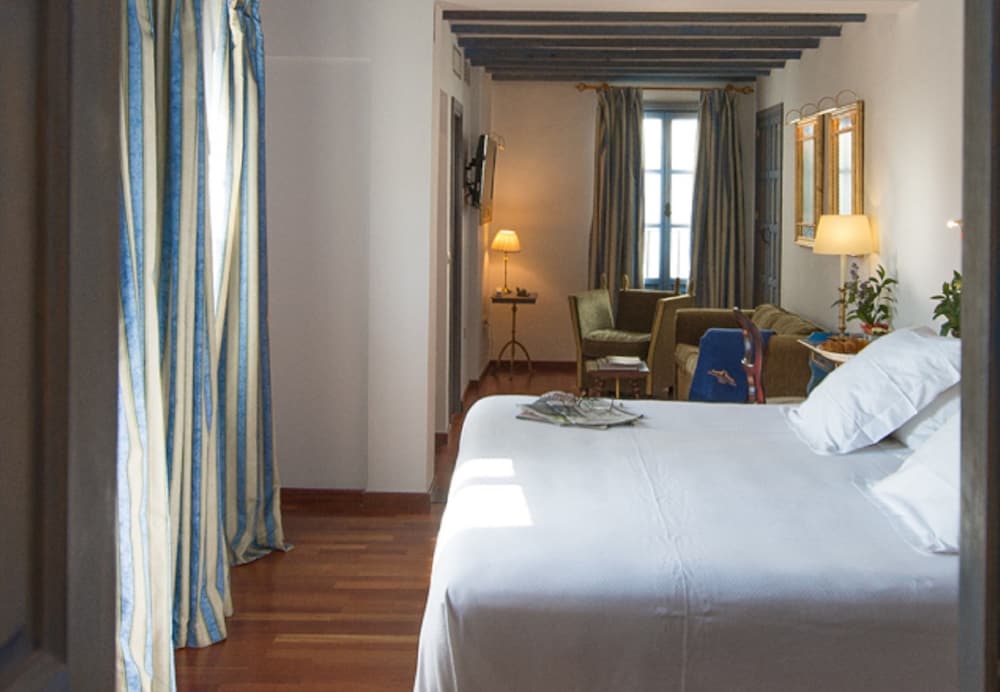 Junior Suite, 1 Bedroom - Photo 1