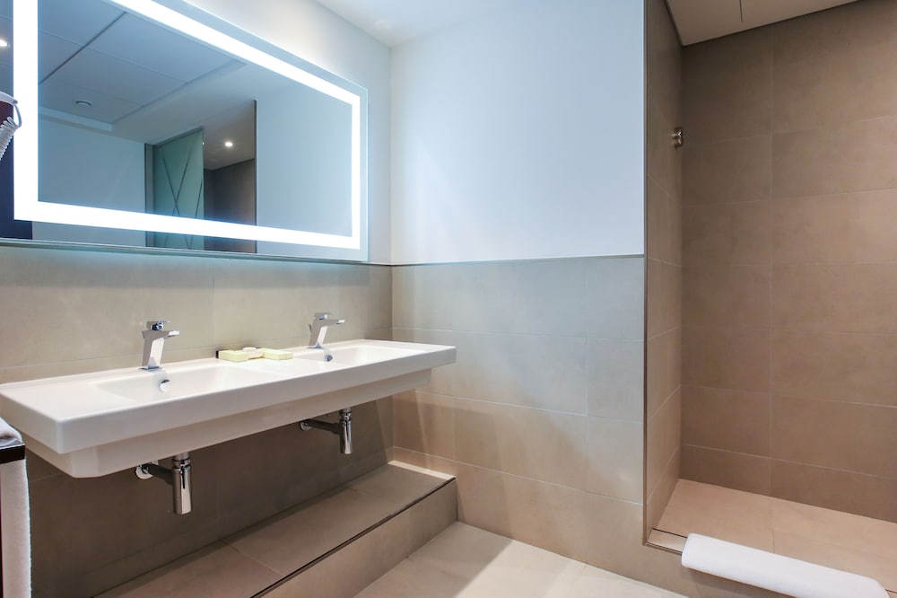 Two Bedroom Premier Family Suite (Connected Rooms) photo 2