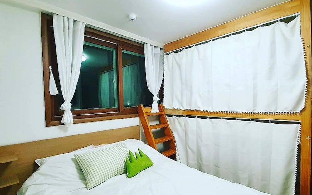 Room (Room for 2-4 (closed at 22:00)) photo 2