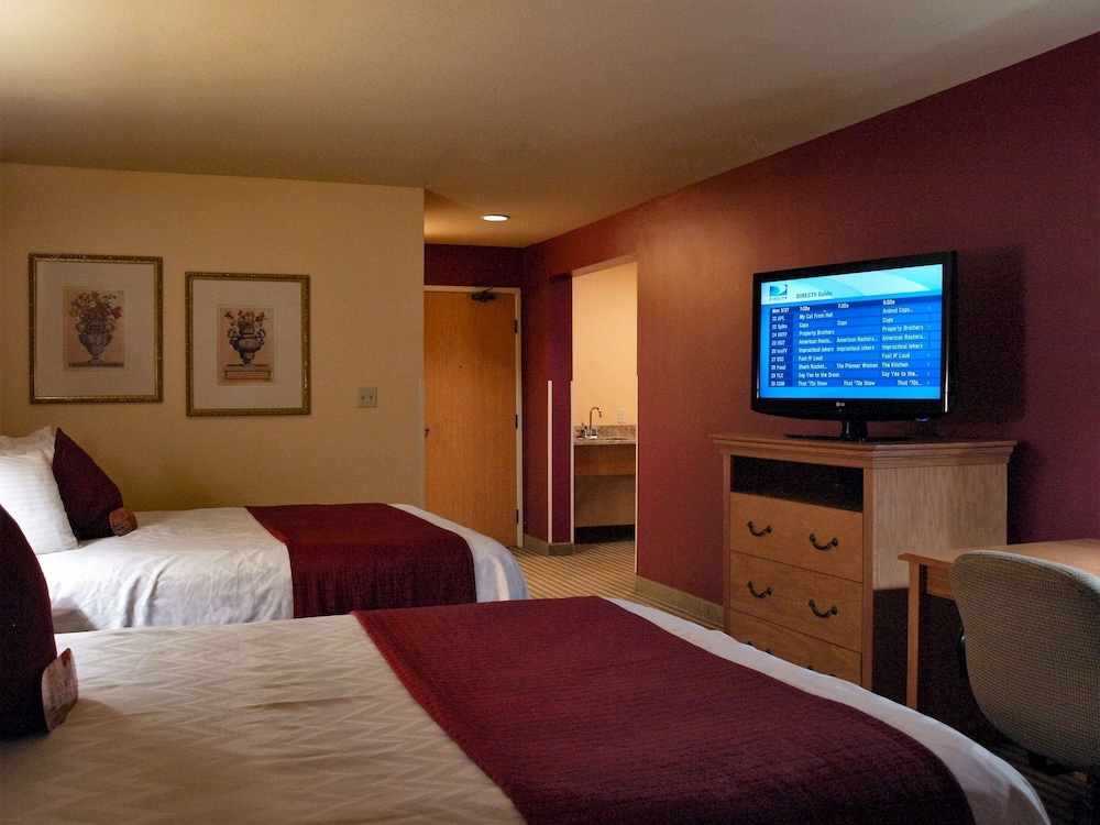 Family Suite, Multiple Beds, Non Smoking, Refrigerator & Microwave - Photo 1